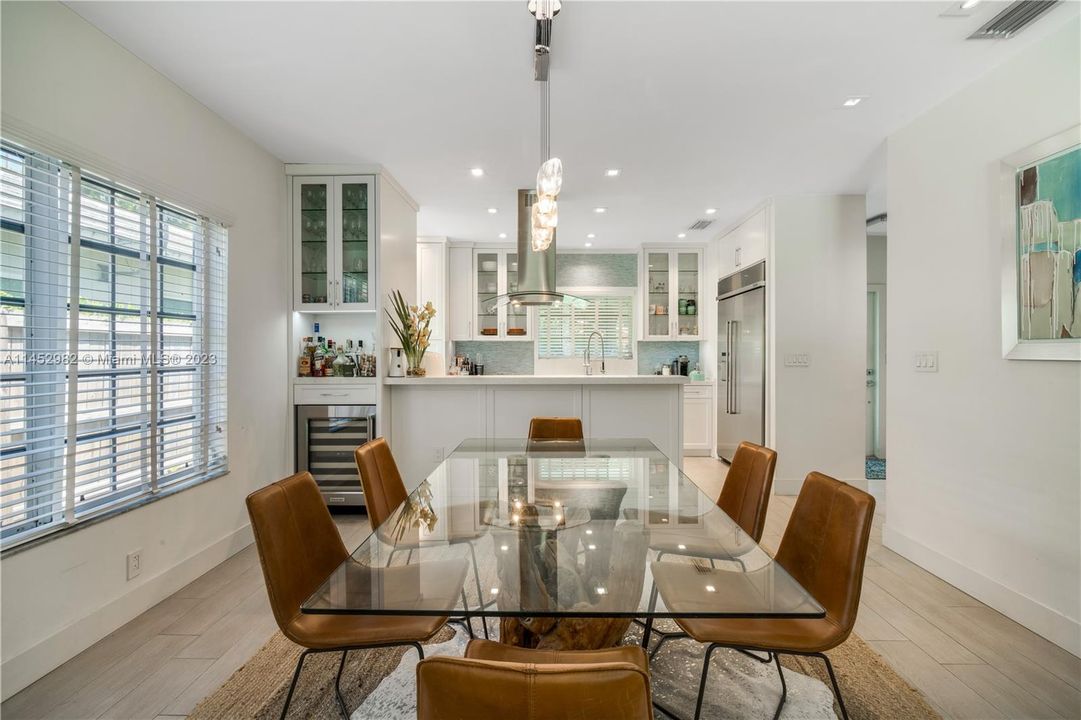 Recently Rented: $8,500 (3 beds, 2 baths, 2086 Square Feet)