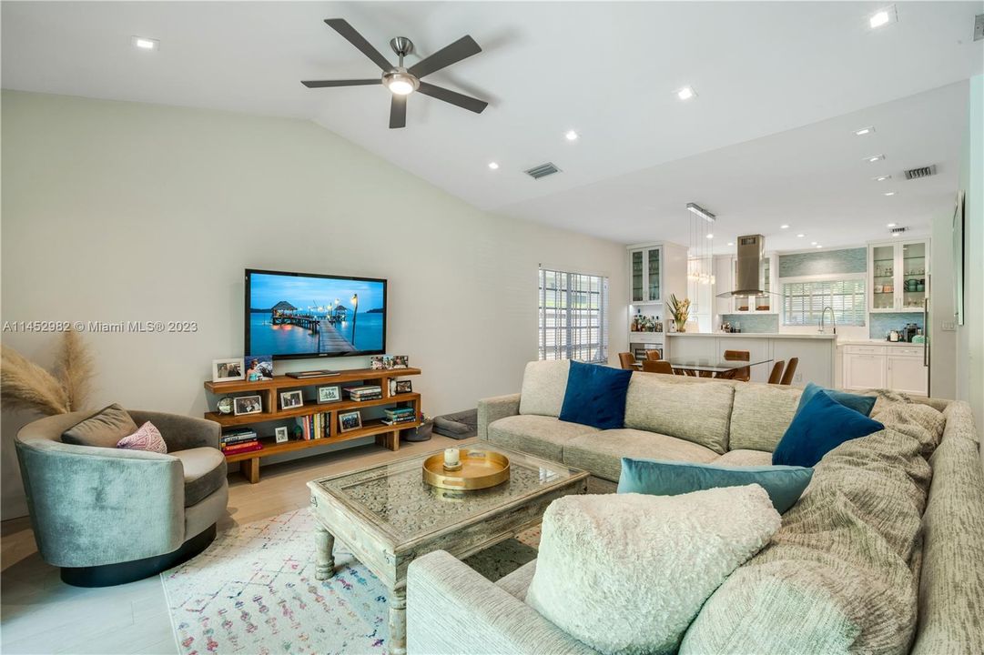 Recently Rented: $8,500 (3 beds, 2 baths, 2086 Square Feet)