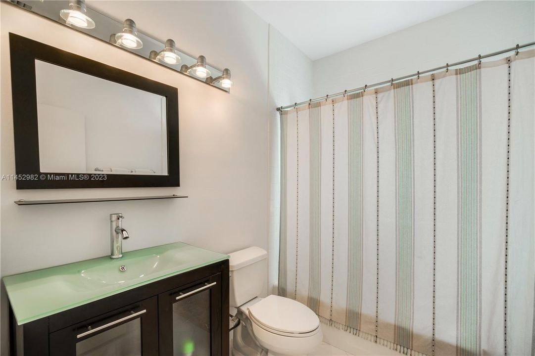 Recently Rented: $8,500 (3 beds, 2 baths, 2086 Square Feet)