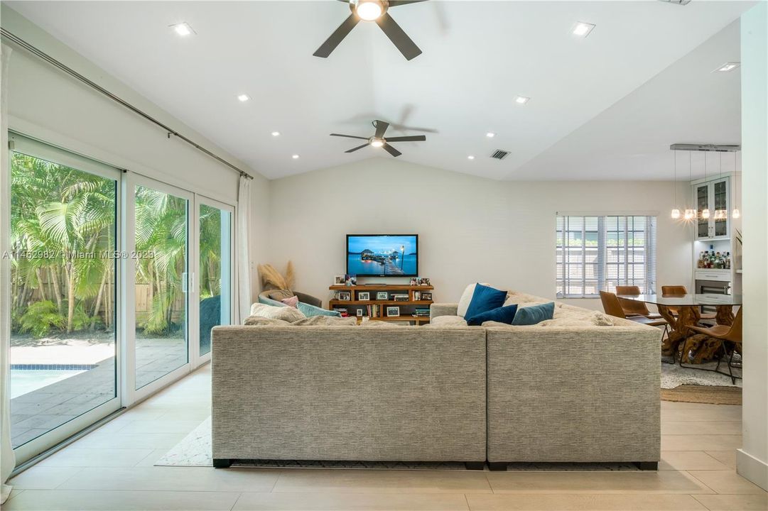 Recently Rented: $8,500 (3 beds, 2 baths, 2086 Square Feet)