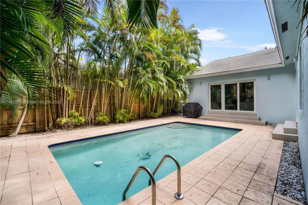 Recently Rented: $8,500 (3 beds, 2 baths, 2086 Square Feet)