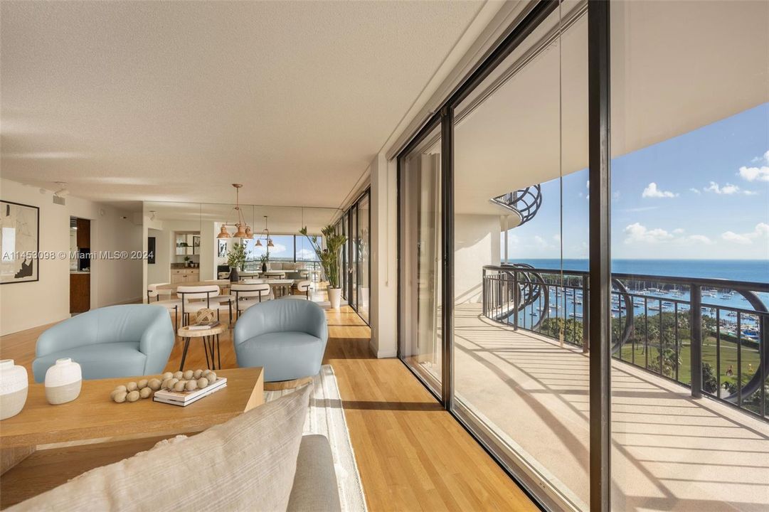 Recently Sold: $1,075,000 (2 beds, 2 baths, 1142 Square Feet)