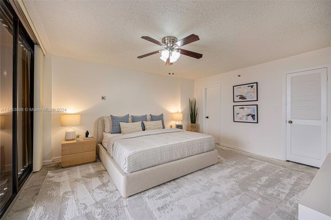 Recently Sold: $1,075,000 (2 beds, 2 baths, 1142 Square Feet)