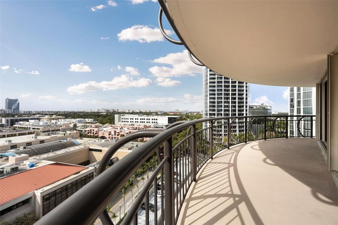 Recently Sold: $1,075,000 (2 beds, 2 baths, 1142 Square Feet)