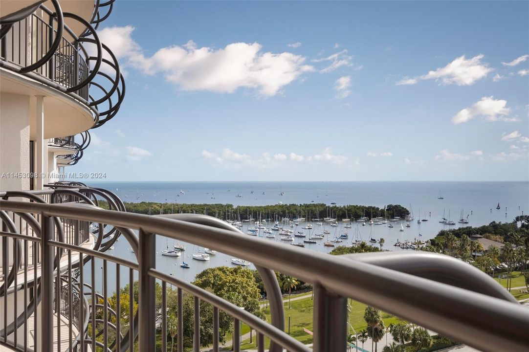 Recently Sold: $1,075,000 (2 beds, 2 baths, 1142 Square Feet)