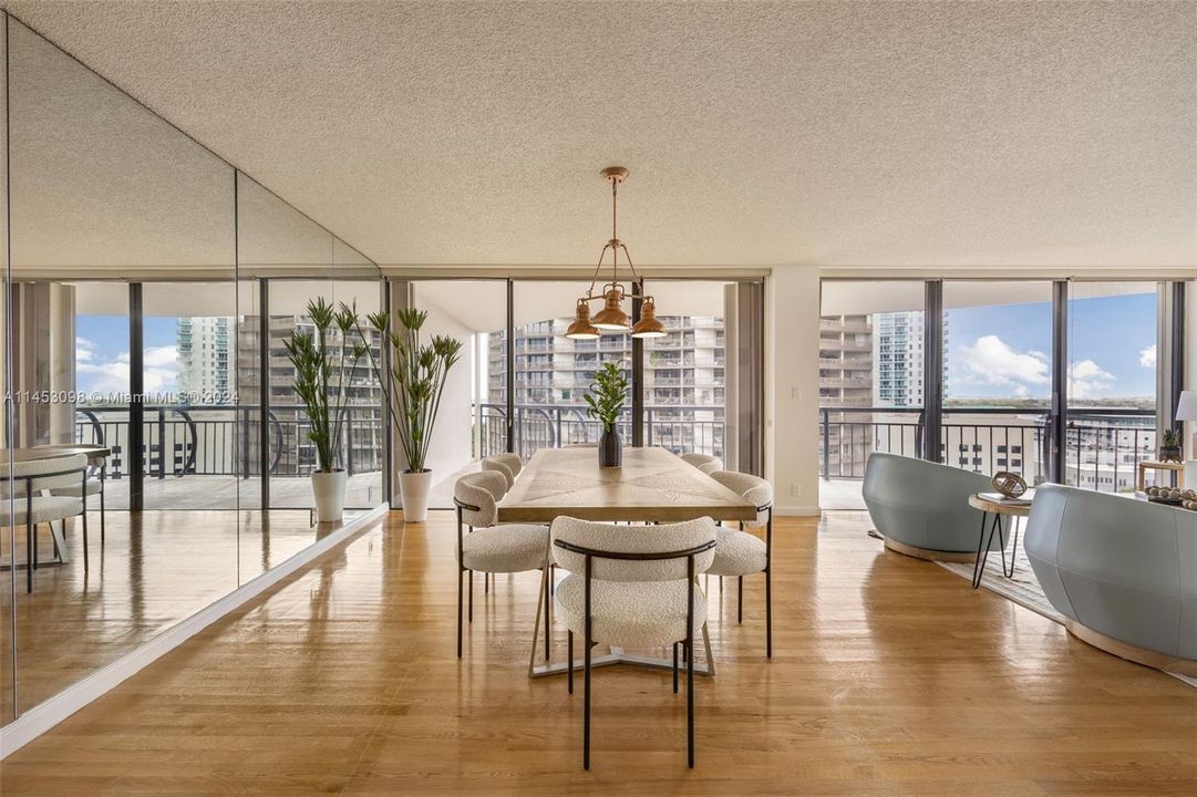 Recently Sold: $1,075,000 (2 beds, 2 baths, 1142 Square Feet)