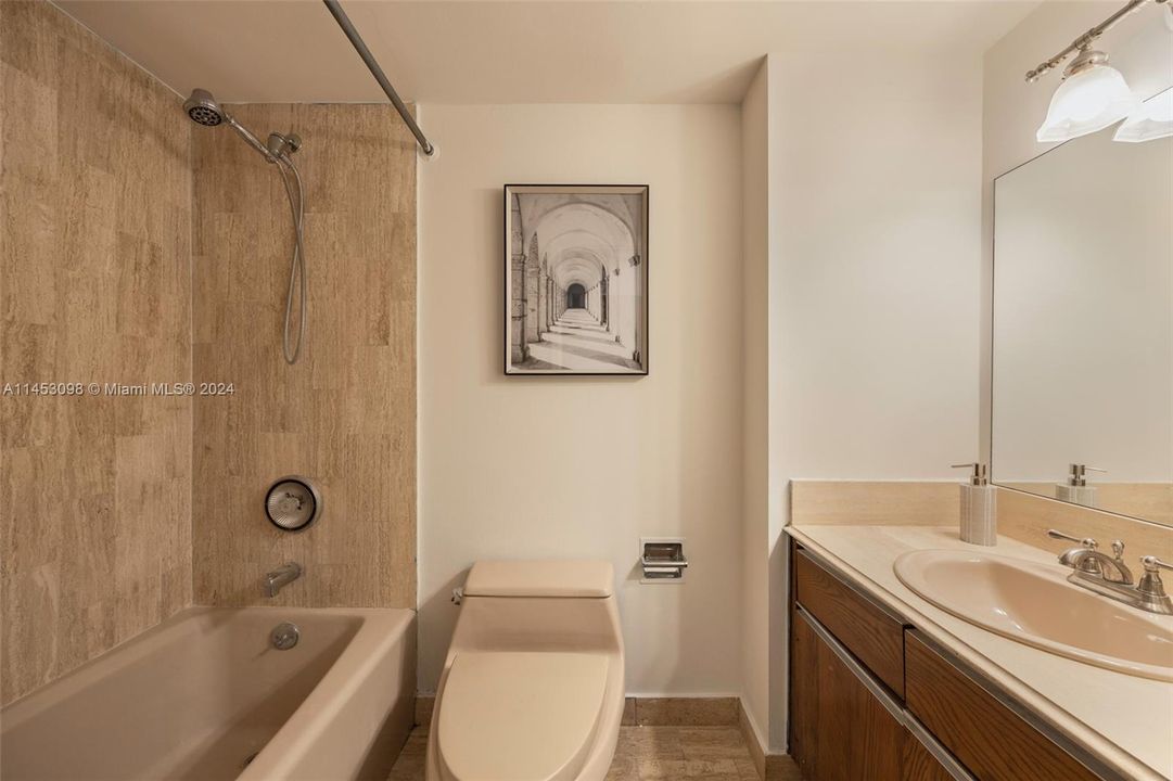 Recently Sold: $1,075,000 (2 beds, 2 baths, 1142 Square Feet)