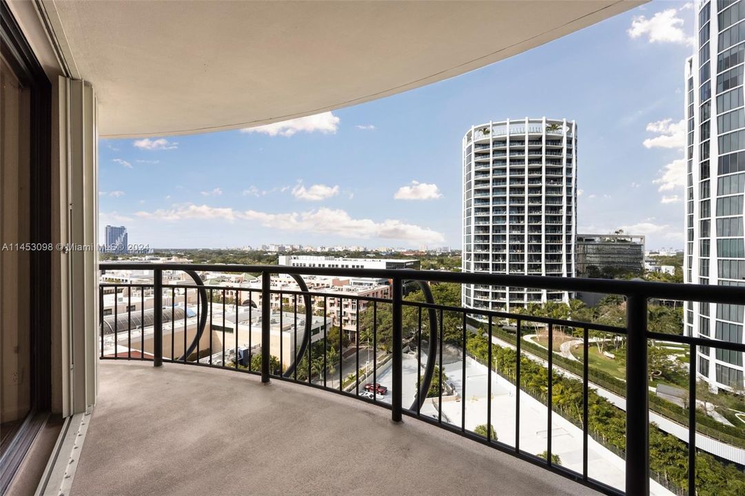 Recently Sold: $1,075,000 (2 beds, 2 baths, 1142 Square Feet)