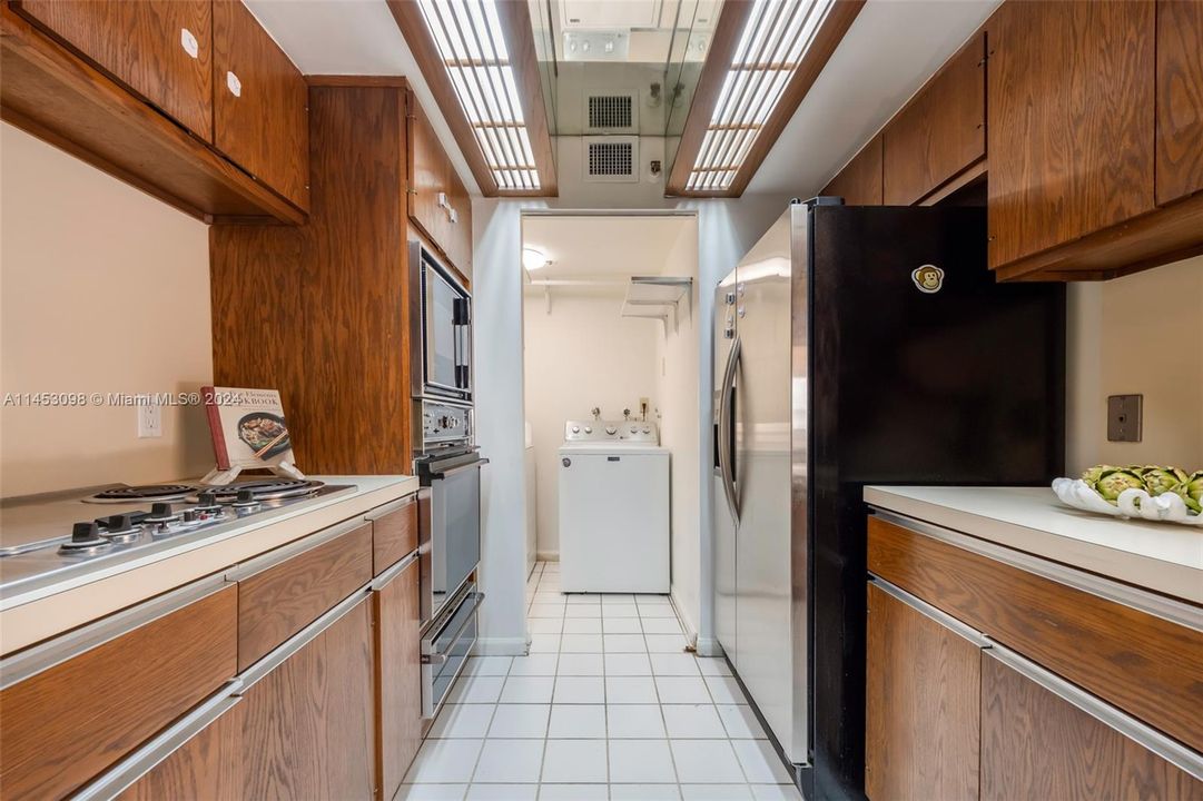 Recently Sold: $1,075,000 (2 beds, 2 baths, 1142 Square Feet)