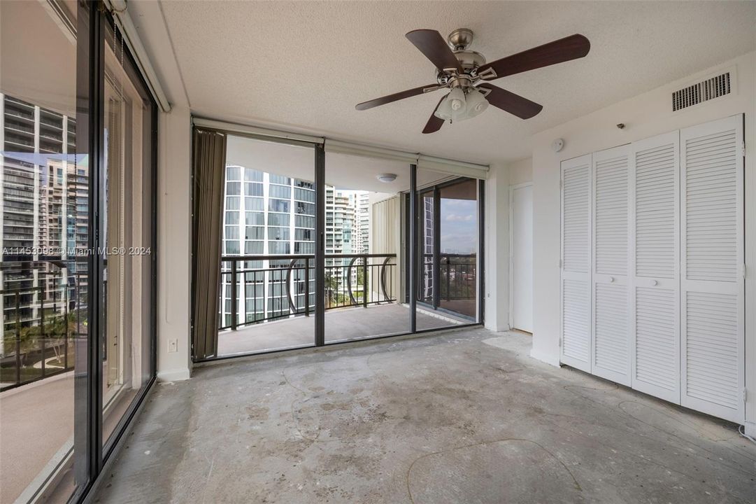 Recently Sold: $1,075,000 (2 beds, 2 baths, 1142 Square Feet)