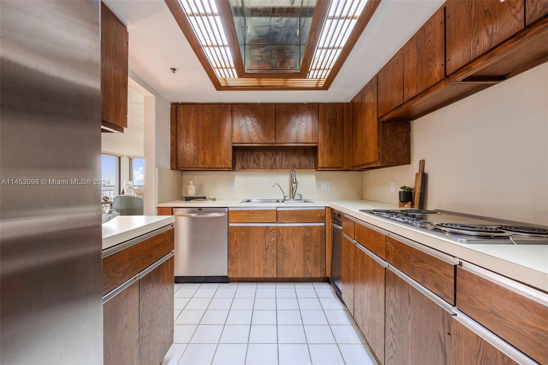 Recently Sold: $1,075,000 (2 beds, 2 baths, 1142 Square Feet)