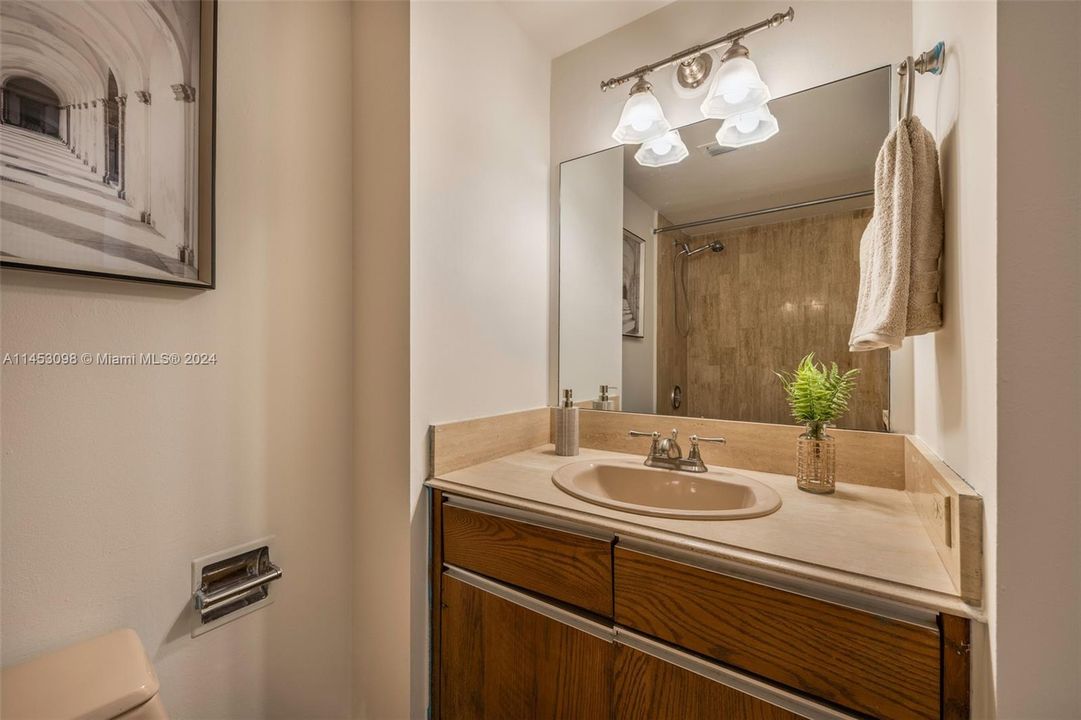 Recently Sold: $1,075,000 (2 beds, 2 baths, 1142 Square Feet)