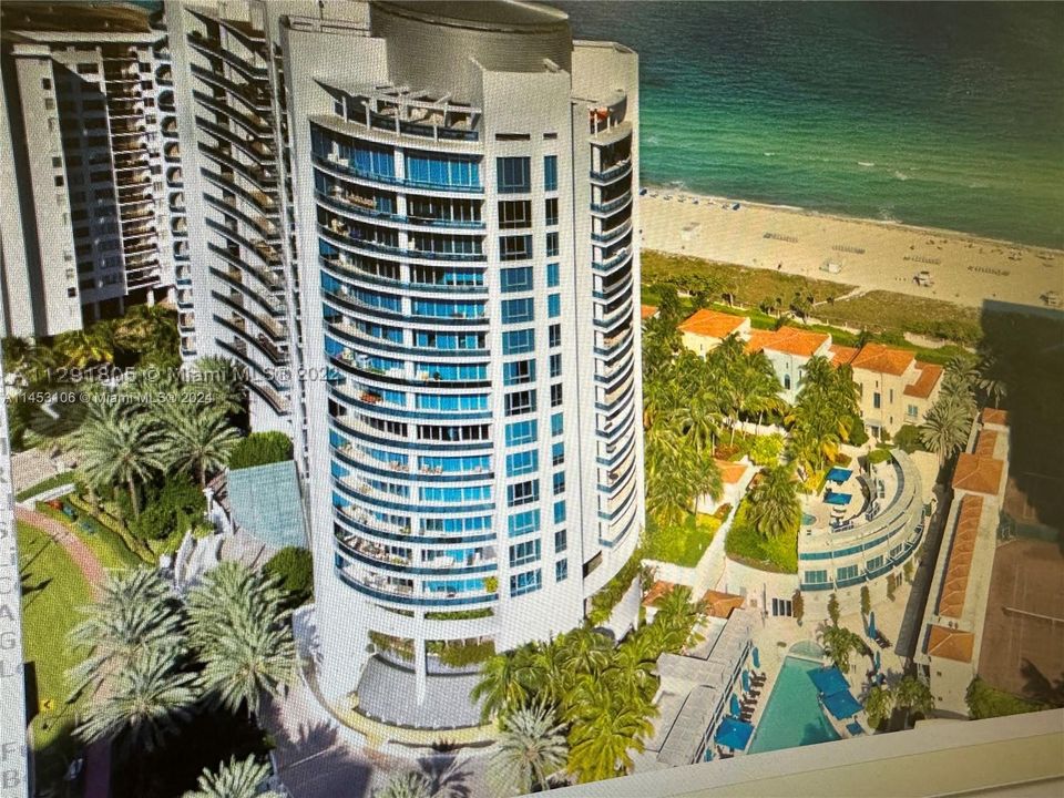 Recently Sold: $4,700,000 (3 beds, 4 baths, 2572 Square Feet)