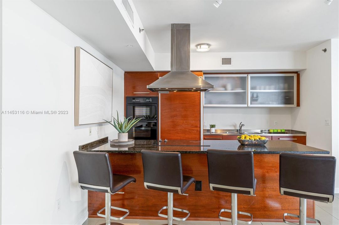 Recently Sold: $1,290,000 (2 beds, 2 baths, 1782 Square Feet)