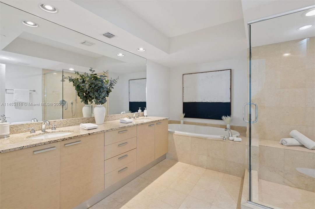 Recently Sold: $1,290,000 (2 beds, 2 baths, 1782 Square Feet)