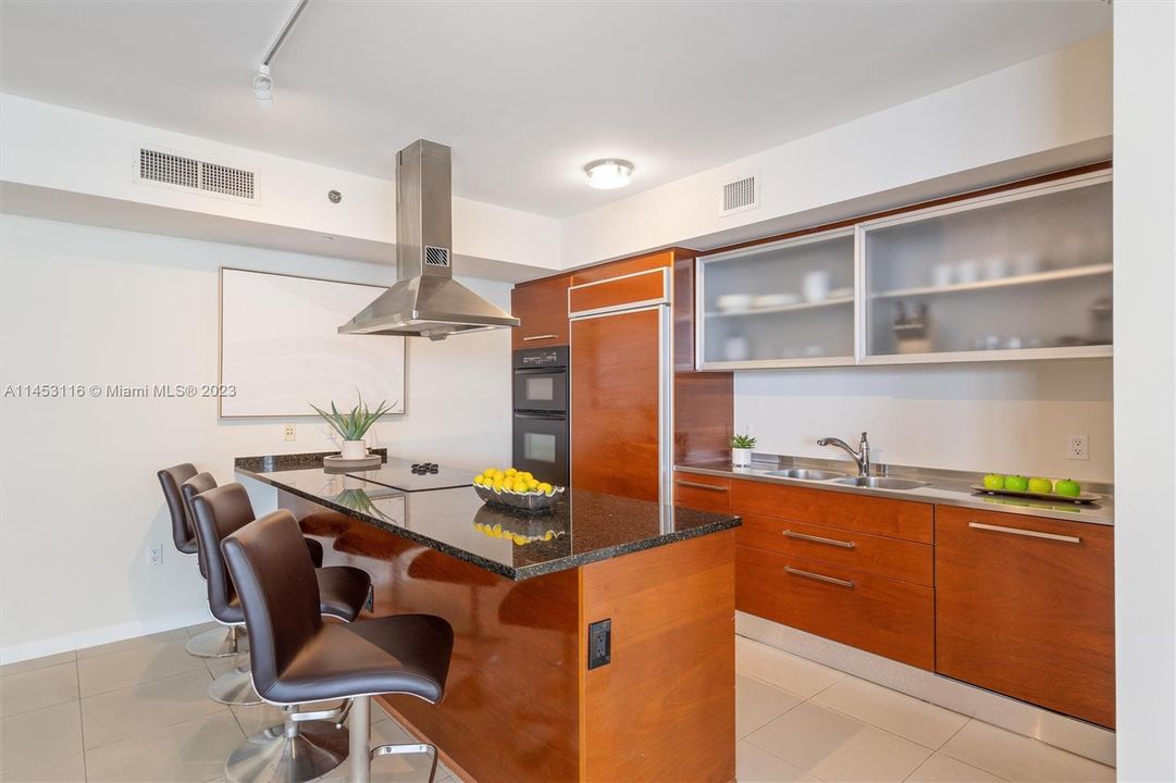 Recently Sold: $1,290,000 (2 beds, 2 baths, 1782 Square Feet)