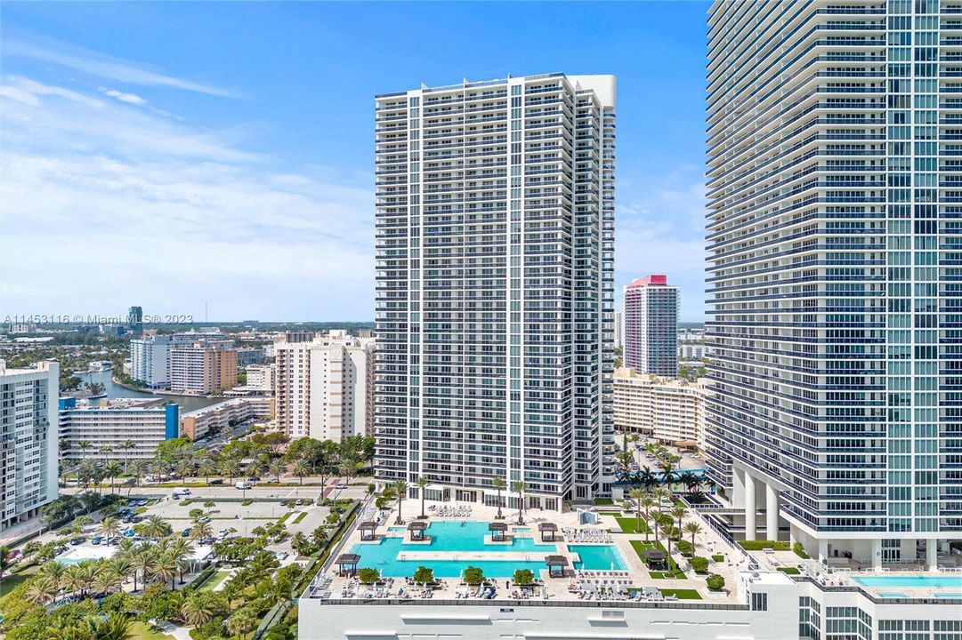 Recently Sold: $1,290,000 (2 beds, 2 baths, 1782 Square Feet)