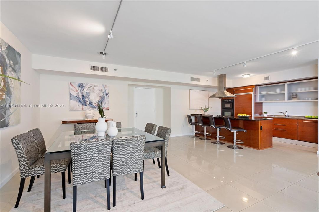 Recently Sold: $1,290,000 (2 beds, 2 baths, 1782 Square Feet)