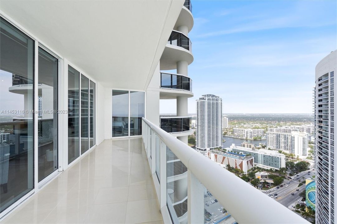 Recently Sold: $1,290,000 (2 beds, 2 baths, 1782 Square Feet)