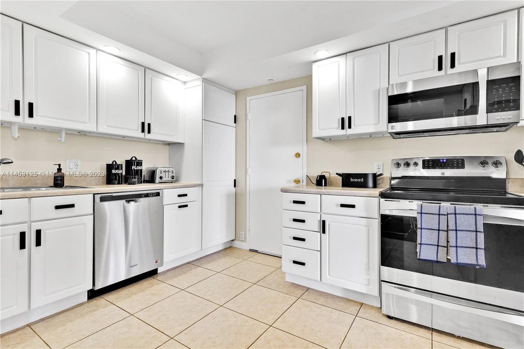 Recently Sold: $1,399,000 (2 beds, 2 baths, 1260 Square Feet)