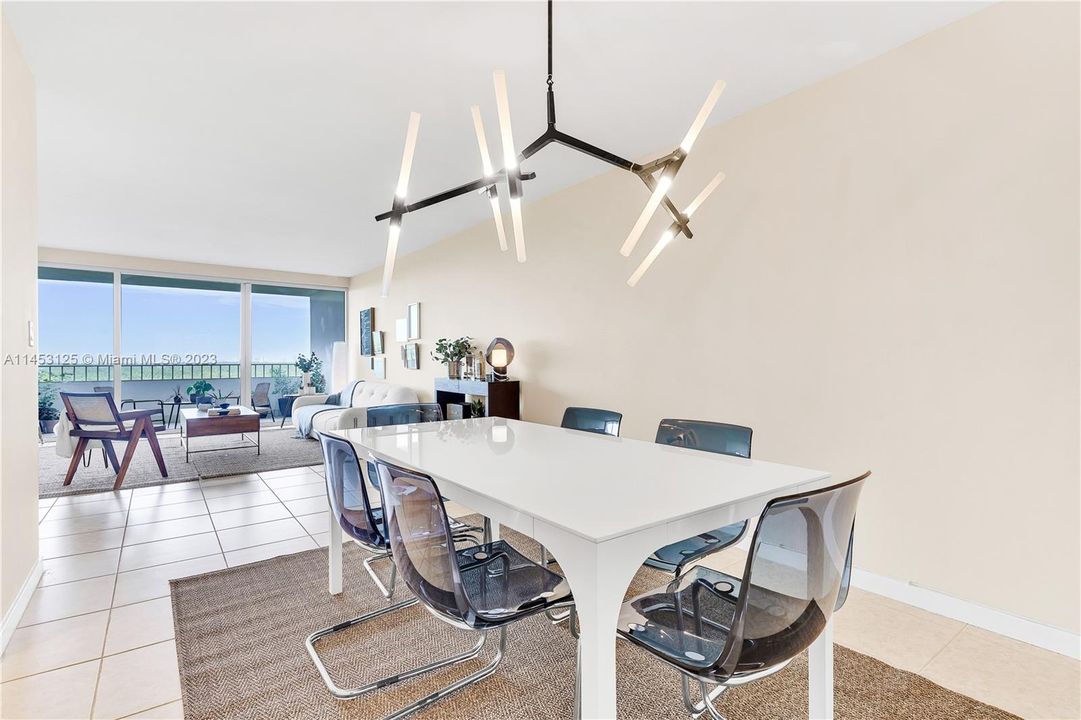 Recently Sold: $1,399,000 (2 beds, 2 baths, 1260 Square Feet)