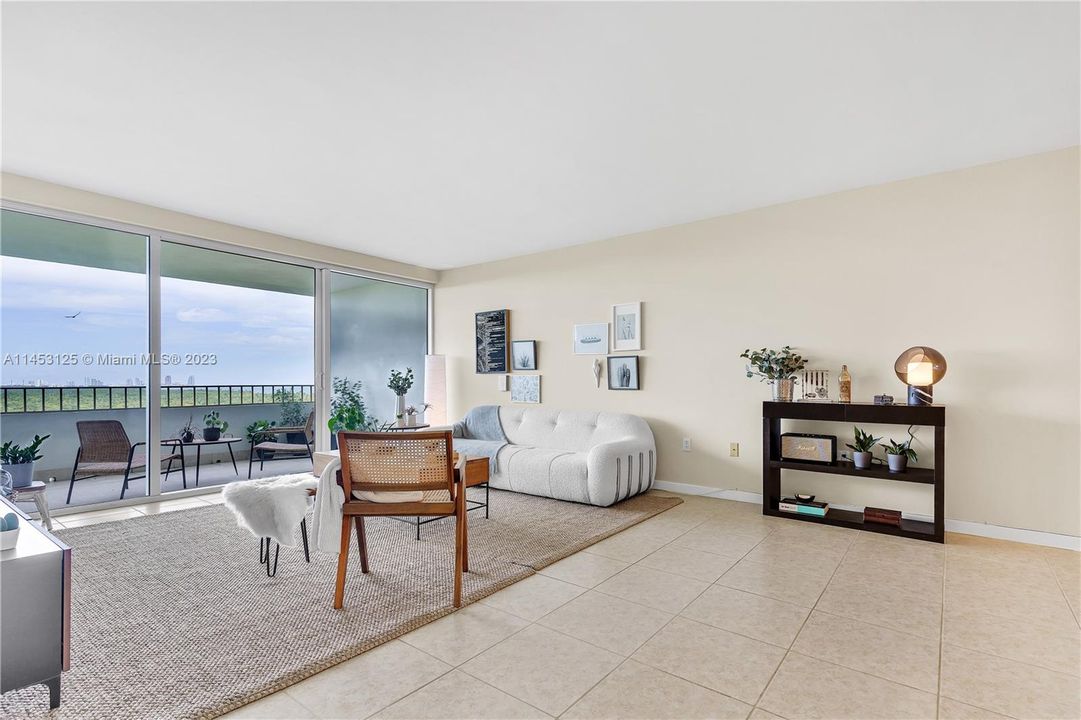 Recently Sold: $1,399,000 (2 beds, 2 baths, 1260 Square Feet)
