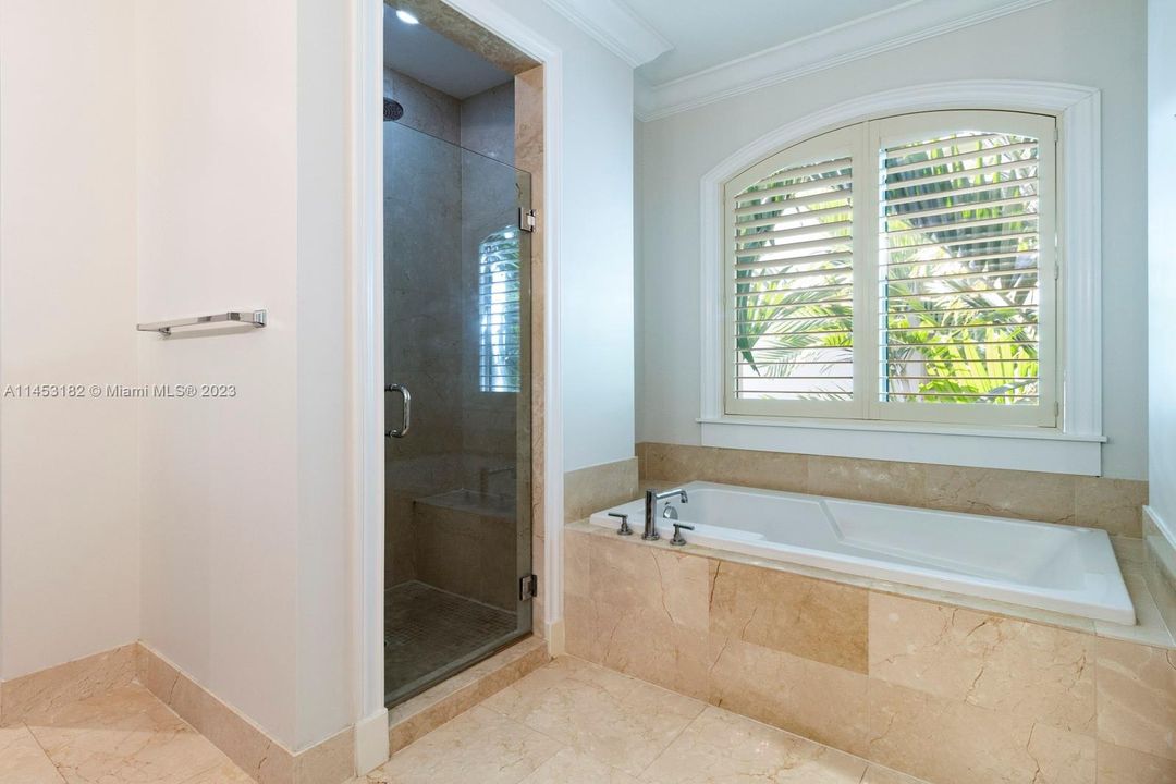 Recently Sold: $2,150,000 (3 beds, 4 baths, 3104 Square Feet)