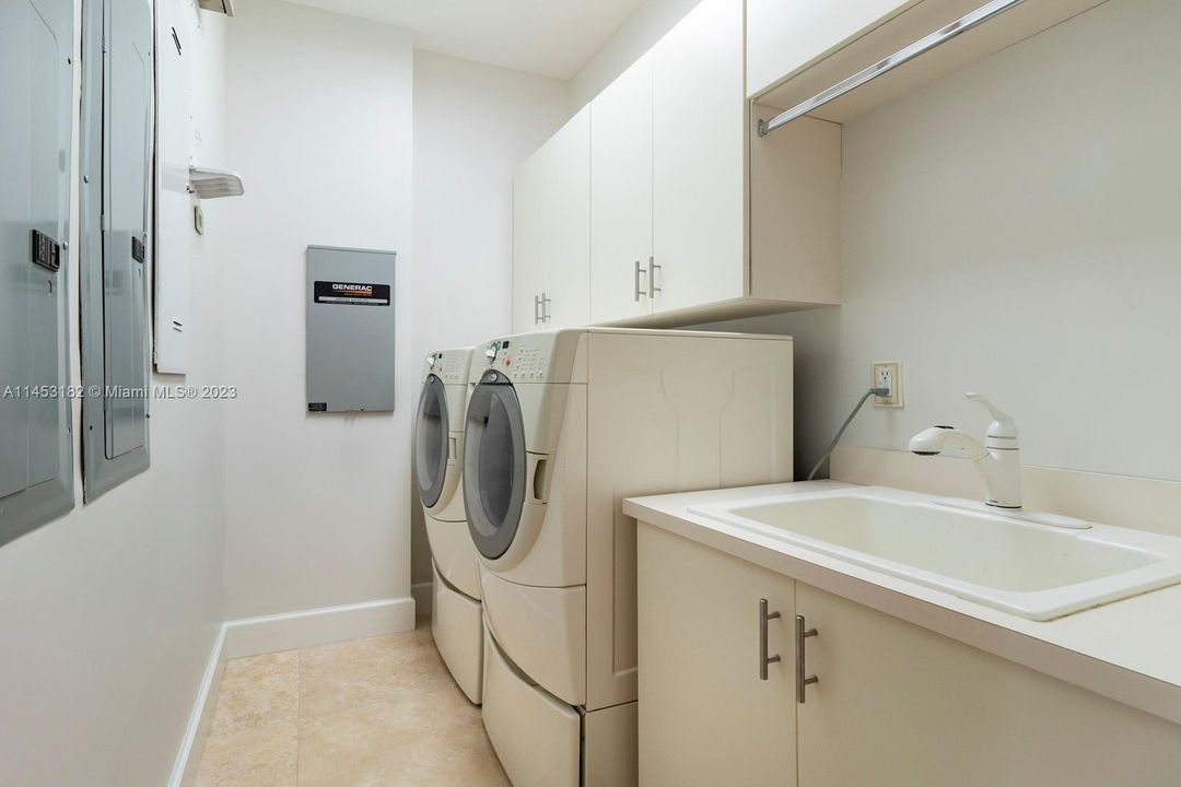 Recently Sold: $2,150,000 (3 beds, 4 baths, 3104 Square Feet)