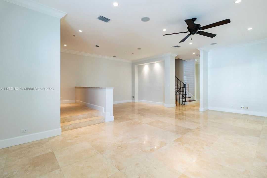 Recently Sold: $2,150,000 (3 beds, 4 baths, 3104 Square Feet)