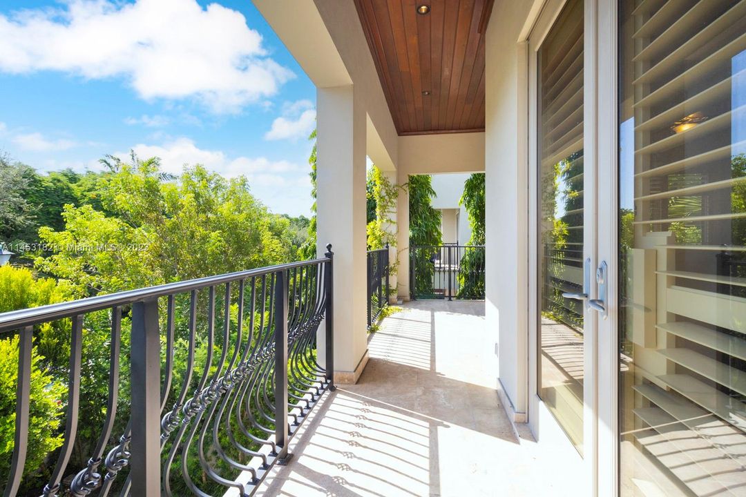 Recently Sold: $2,150,000 (3 beds, 4 baths, 3104 Square Feet)