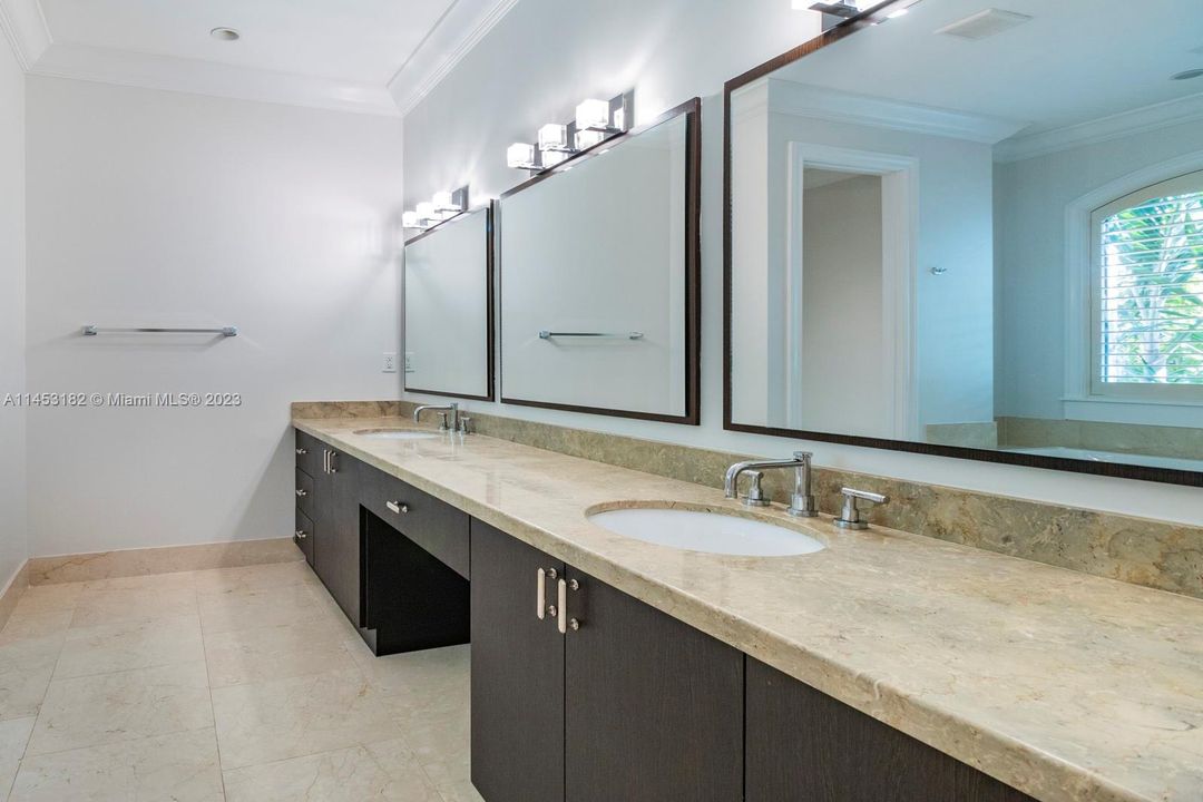 Recently Sold: $2,150,000 (3 beds, 4 baths, 3104 Square Feet)