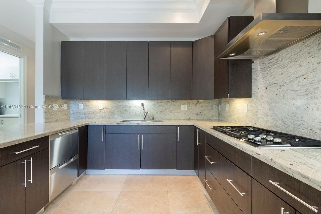 Recently Sold: $2,150,000 (3 beds, 4 baths, 3104 Square Feet)