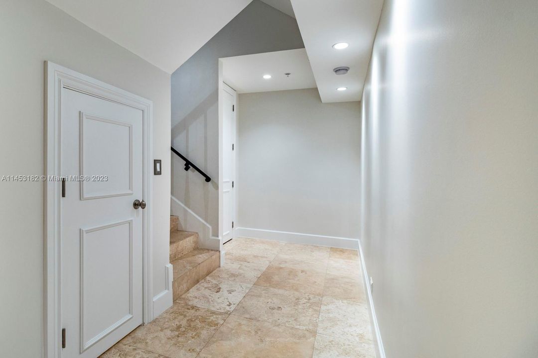 Recently Sold: $2,150,000 (3 beds, 4 baths, 3104 Square Feet)