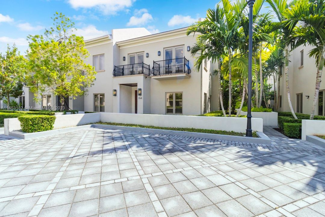 Recently Sold: $2,150,000 (3 beds, 4 baths, 3104 Square Feet)