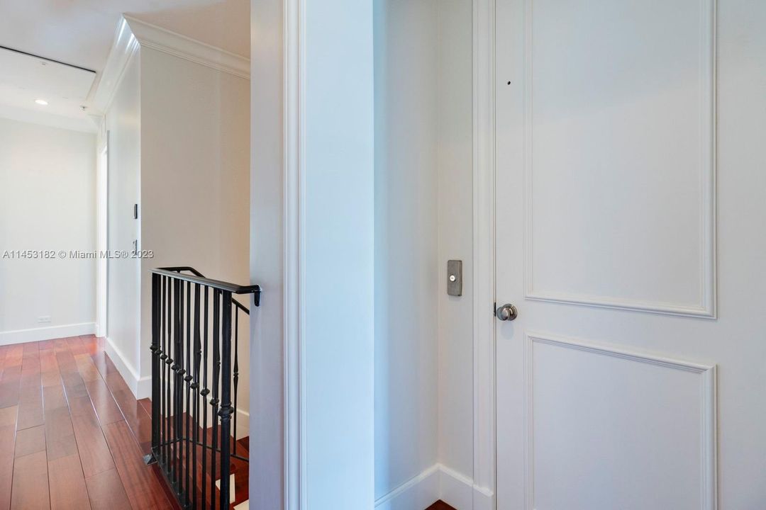 Recently Sold: $2,150,000 (3 beds, 4 baths, 3104 Square Feet)