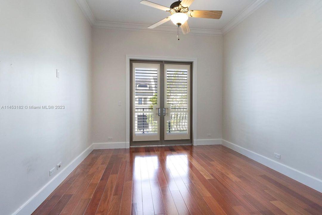 Recently Sold: $2,150,000 (3 beds, 4 baths, 3104 Square Feet)