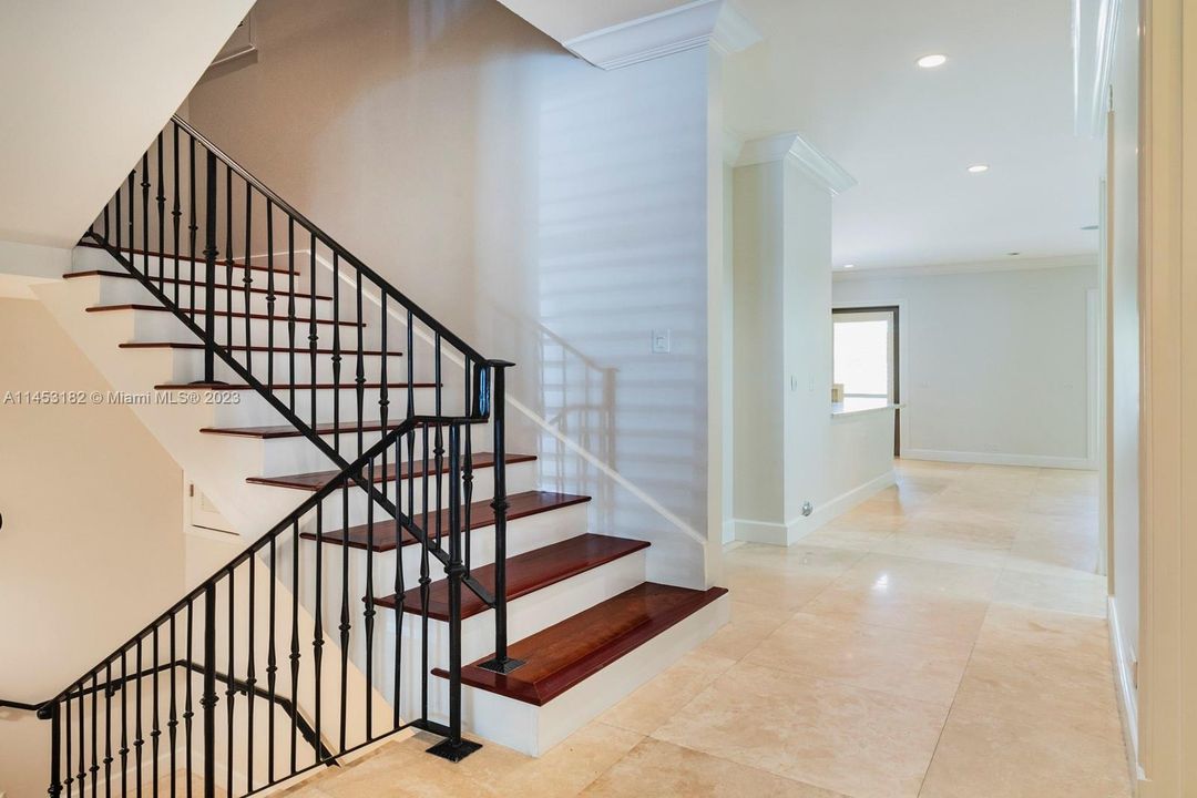 Recently Sold: $2,150,000 (3 beds, 4 baths, 3104 Square Feet)