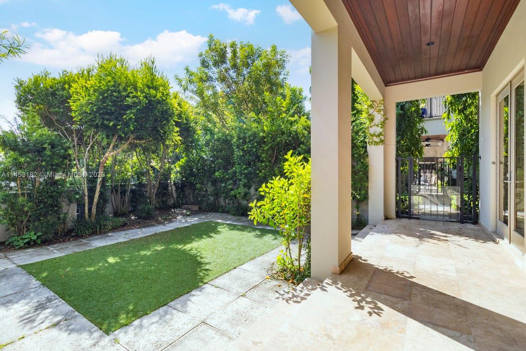 Recently Sold: $2,150,000 (3 beds, 4 baths, 3104 Square Feet)