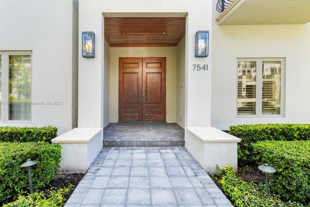 Recently Sold: $2,150,000 (3 beds, 4 baths, 3104 Square Feet)