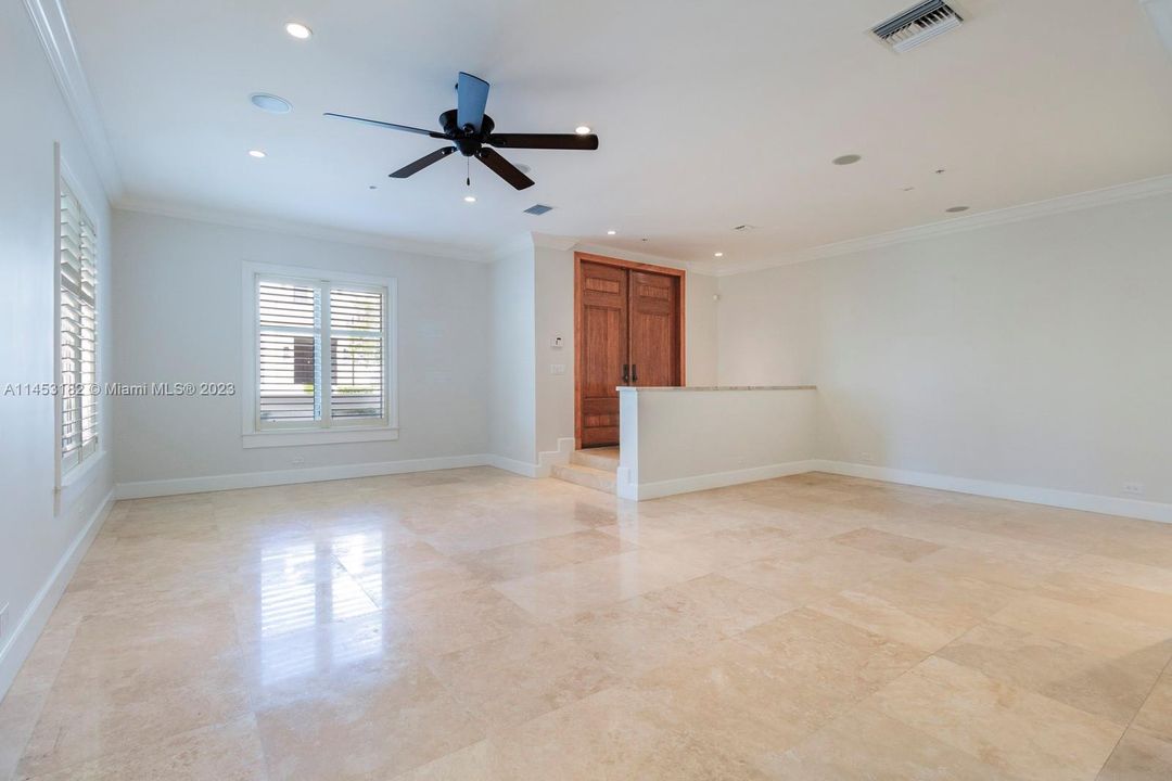 Recently Sold: $2,150,000 (3 beds, 4 baths, 3104 Square Feet)