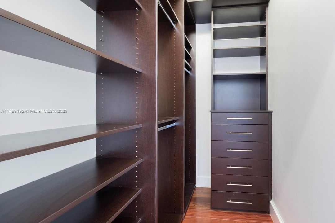 Recently Sold: $2,150,000 (3 beds, 4 baths, 3104 Square Feet)