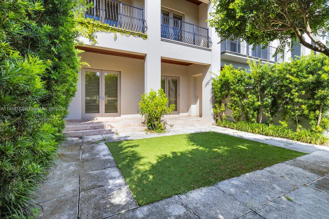 Recently Sold: $2,150,000 (3 beds, 4 baths, 3104 Square Feet)