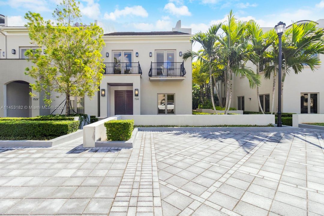 Recently Sold: $2,150,000 (3 beds, 4 baths, 3104 Square Feet)