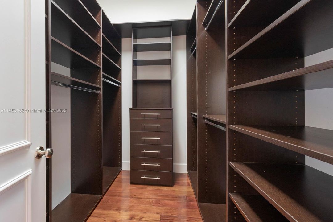 Recently Sold: $2,150,000 (3 beds, 4 baths, 3104 Square Feet)