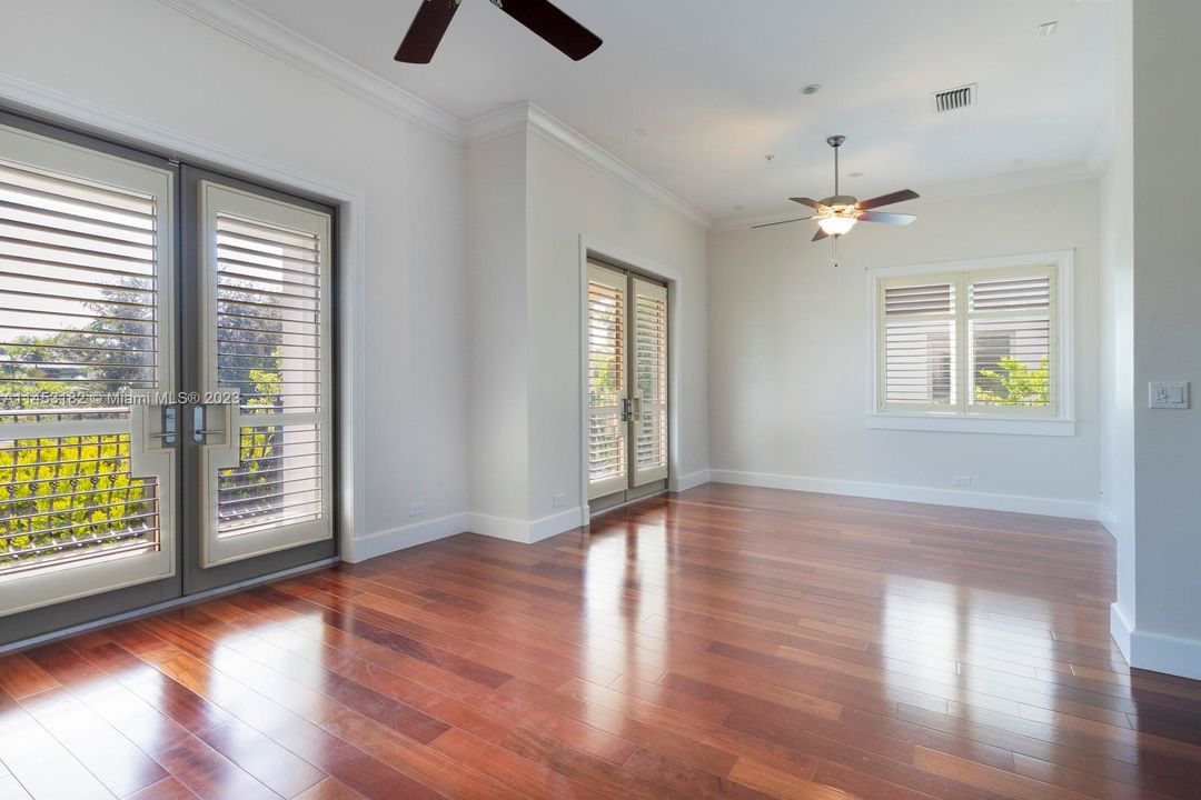 Recently Sold: $2,150,000 (3 beds, 4 baths, 3104 Square Feet)