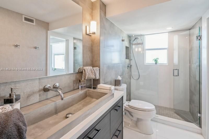 Vendido Recientemente: $1,399,000 (2 camas, 2 baños, 1625 Pies cuadrados)