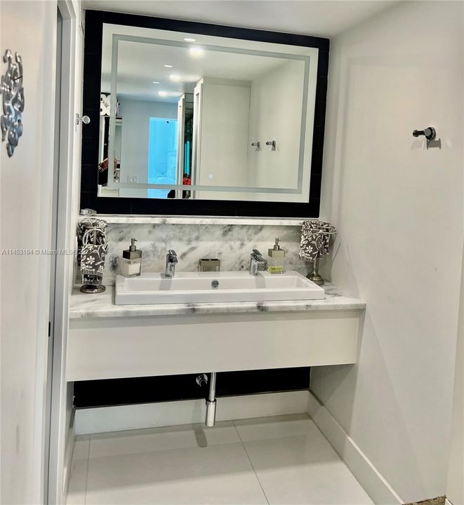 Vendido Recientemente: $1,399,000 (2 camas, 2 baños, 1625 Pies cuadrados)