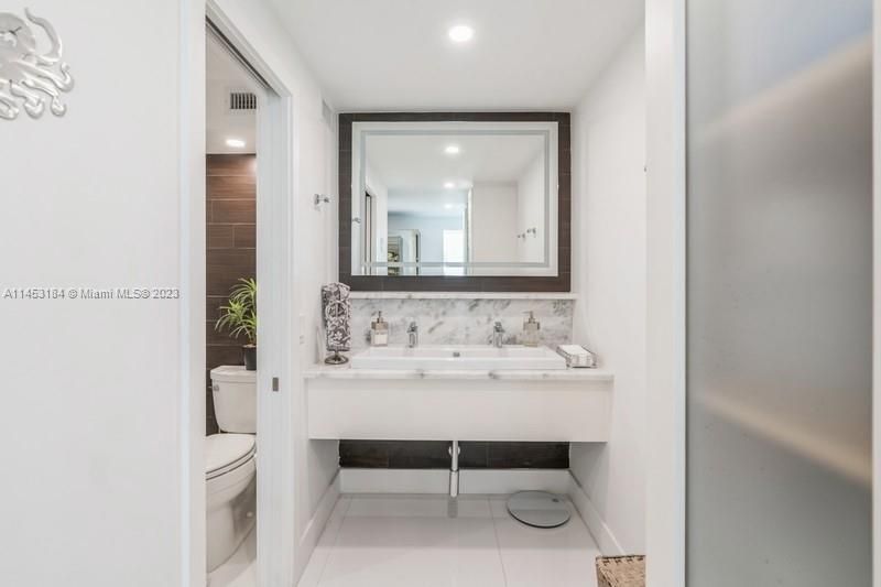 Vendido Recientemente: $1,399,000 (2 camas, 2 baños, 1625 Pies cuadrados)