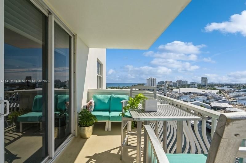 Vendido Recientemente: $1,399,000 (2 camas, 2 baños, 1625 Pies cuadrados)