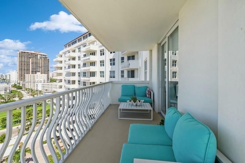 Vendido Recientemente: $1,399,000 (2 camas, 2 baños, 1625 Pies cuadrados)